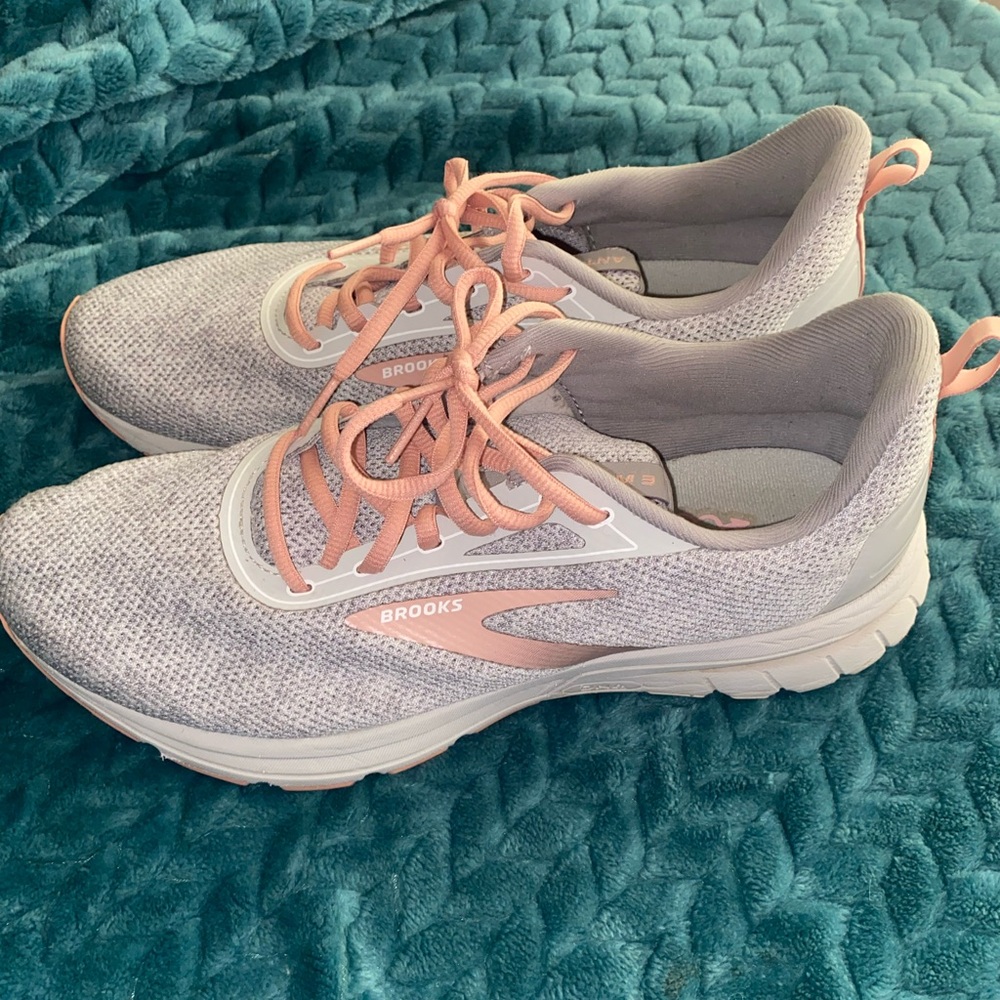 Brooks women’s size 11 running shoe